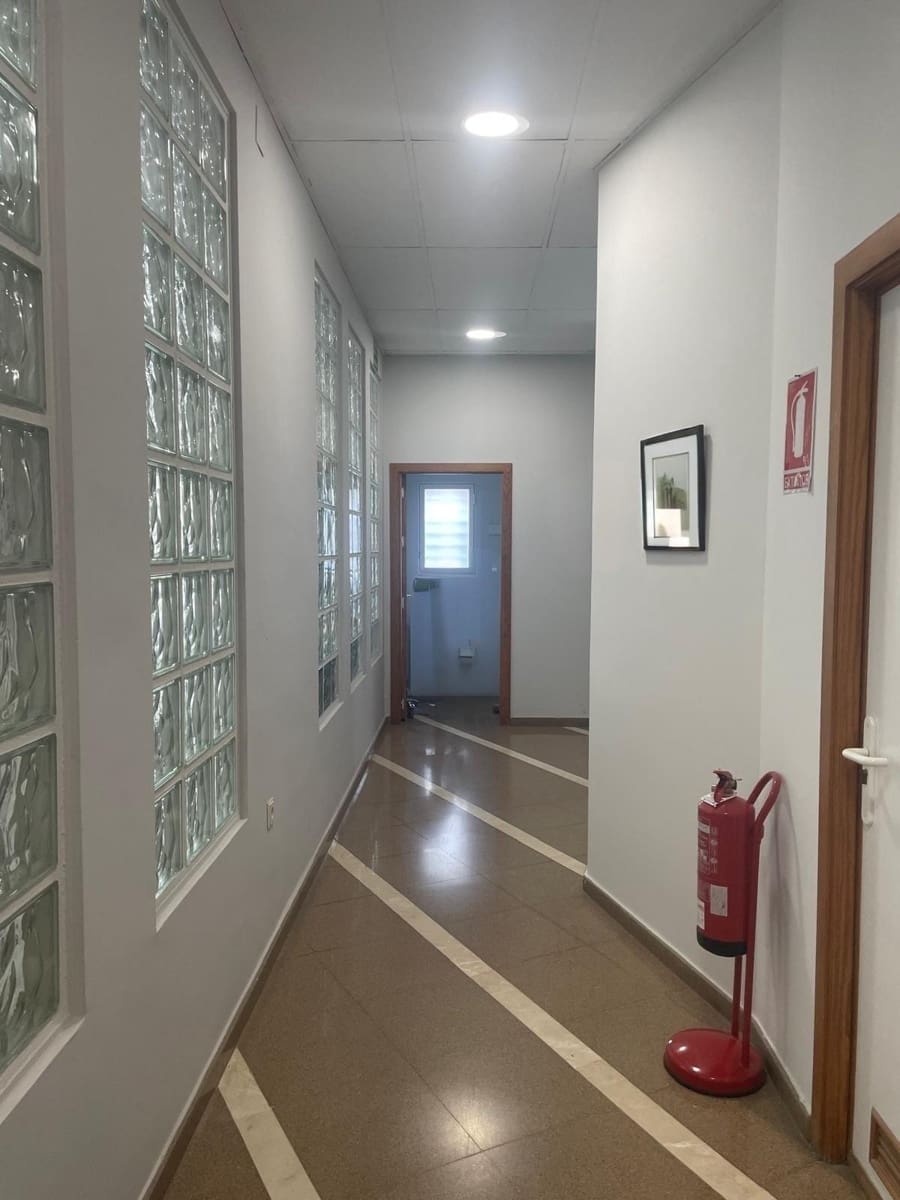 Commercial for sale in Cordoba city - € 420,000 (Ref: 9959855)