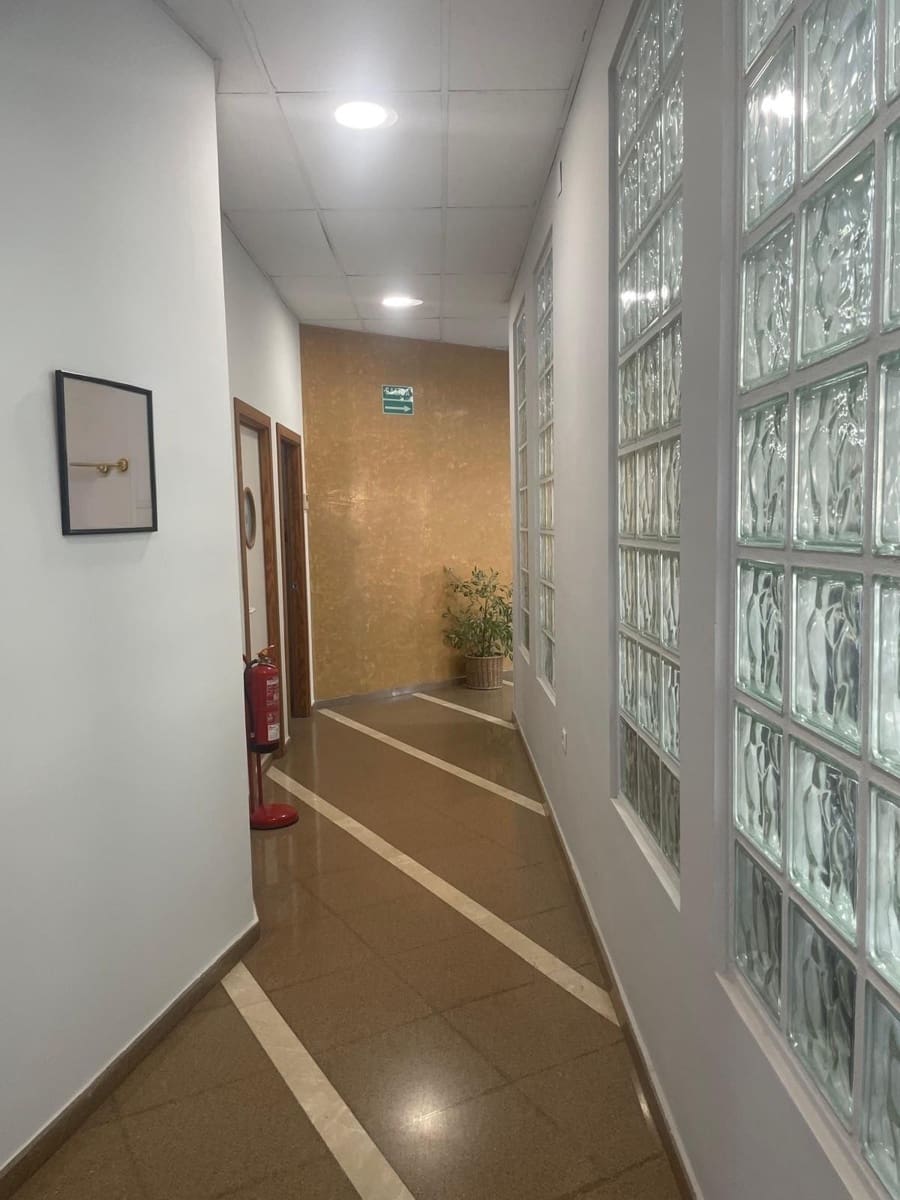 Commercial for sale in Cordoba city - € 420,000 (Ref: 9959855)