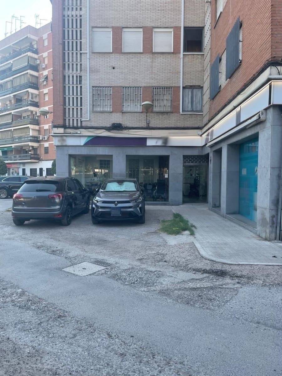 Commercial for sale in Cordoba city - € 420,000 (Ref: 9959855)