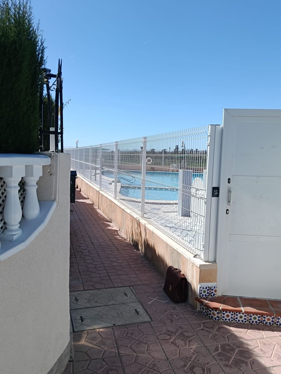 2 Zimmer Bungalow zu verkaufen in Guardamar del Segura mit Pool - 134.000 € (Ref: 9706040)