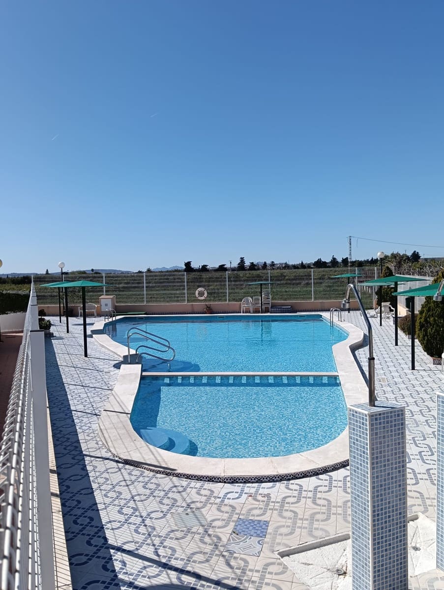 2 Zimmer Bungalow zu verkaufen in Guardamar del Segura mit Pool - 134.000 € (Ref: 9706040)