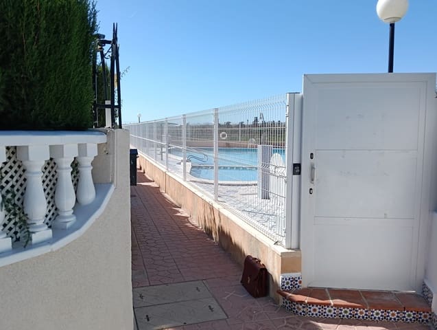 2 quarto Bungalow para venda em Guardamar del Segura com piscina - 134 000 € (Ref: 9706040)