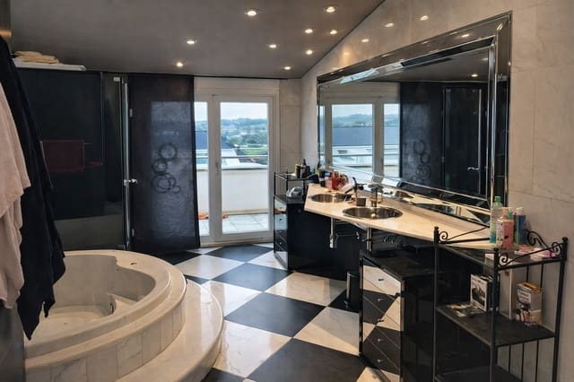 3 soveværelse Penthouse til salg i Lugo by med garage - € 384.900 (Ref: 9706041)