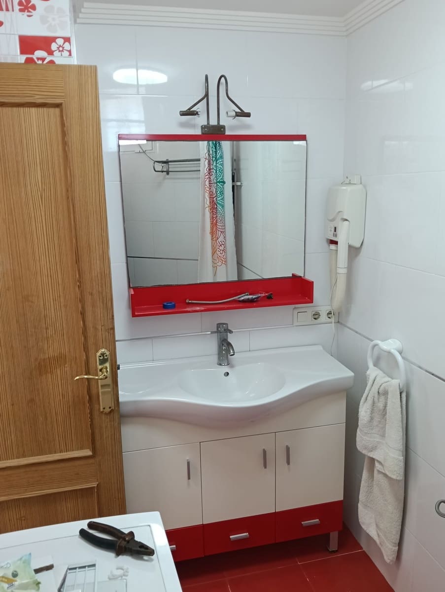 Apartamento de 2 habitaciones en Torrevieja en venta con piscina - 140.000 € (Ref: 9709111)