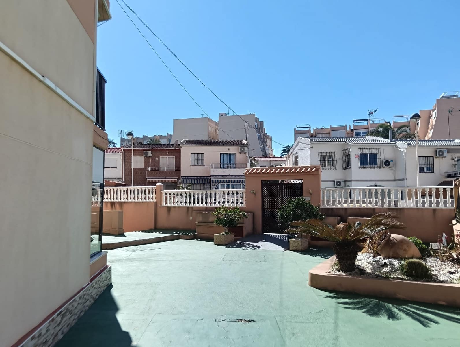Apartamento de 2 habitaciones en Torrevieja en venta con piscina - 140.000 € (Ref: 9709111)