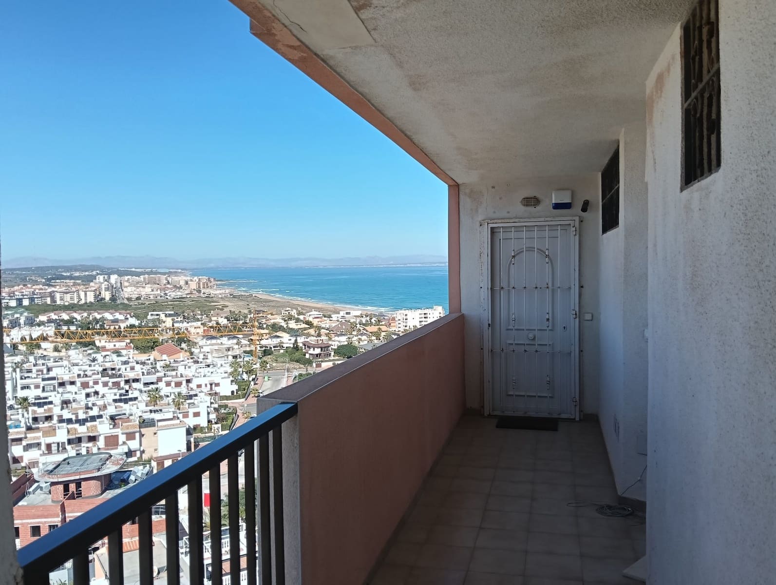 Apartamento de 2 habitaciones en Torrevieja en venta con piscina - 140.000 € (Ref: 9709111)