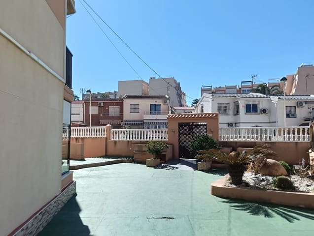 Apartamento de 2 habitaciones en Torrevieja en venta con piscina - 140.000 € (Ref: 9709111)