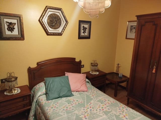 4 soveværelse Lejlighed til salg i Lugo by med garage - € 180.000 (Ref: 9709115)