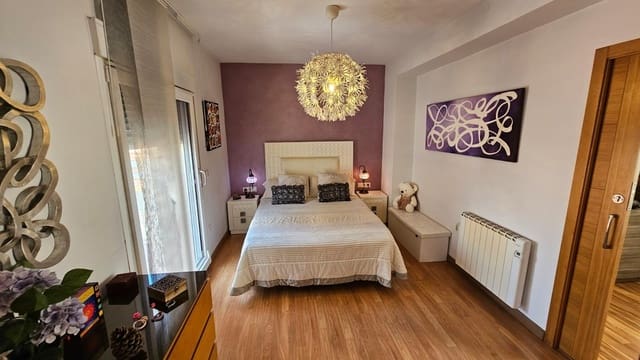 Piso de 3 habitaciones en Guardamar del Segura en venta - 187.500 € (Ref: 9709120)