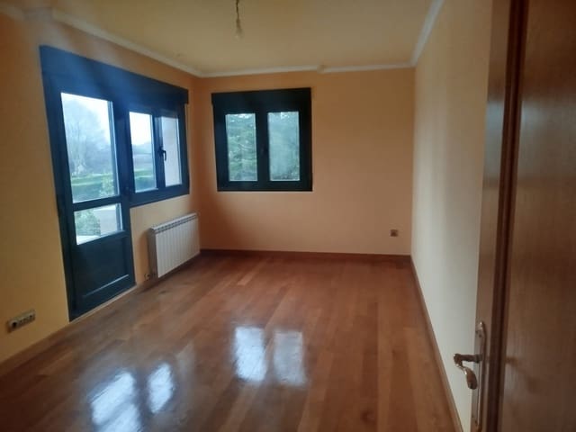 5 soveværelse Finca/Landehus til salg i Lugo by med garage - € 409.500 (Ref: 9714347)