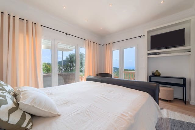 4 makuuhuone Huvila vuokrattavana paikassa Costa d'en Blanes, Calvià mukana uima-altaan 
autotalli - 9 950 € (Ref: 9699221)