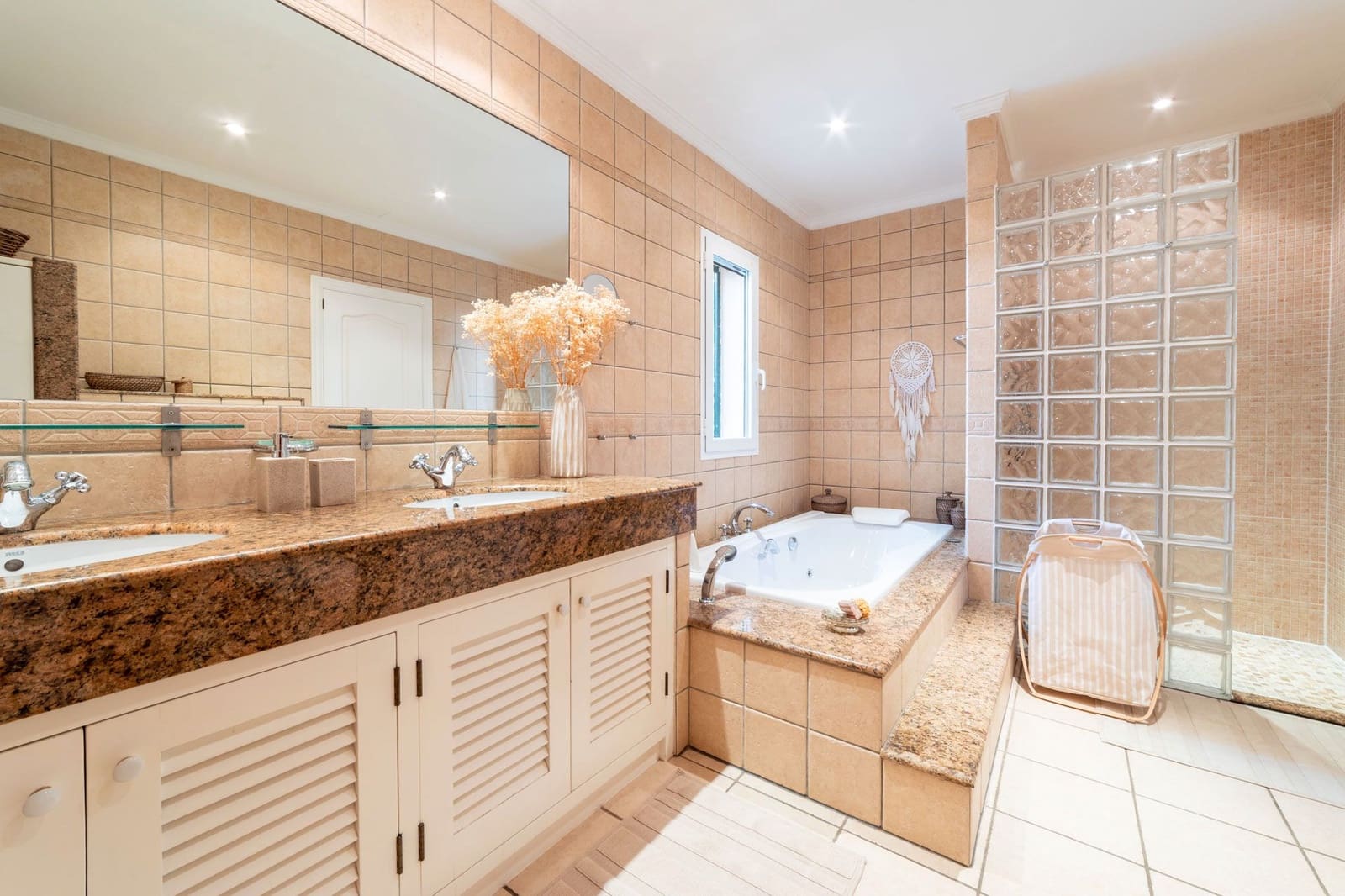 4 bedroom Villa for rent in Calvia with pool garage - € 9,950 (Ref: 9699221)