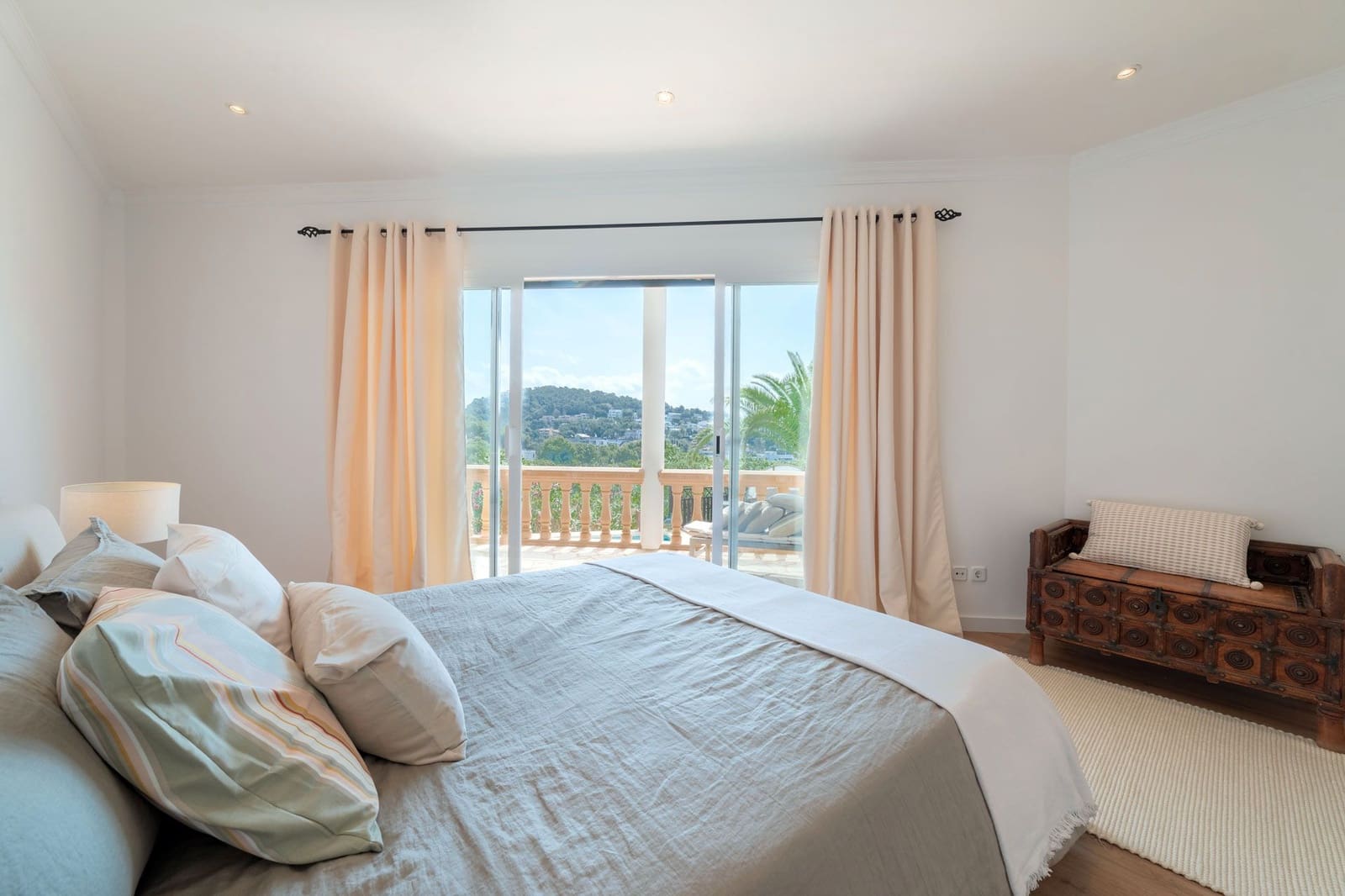 4 bedroom Villa for rent in Calvia with pool garage - € 9,950 (Ref: 9699221)