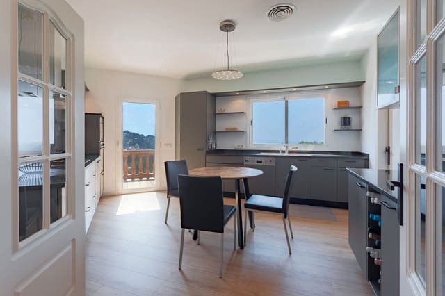 4 makuuhuone Huvila vuokrattavana paikassa Costa d'en Blanes, Calvià mukana uima-altaan 
autotalli - 9 950 € (Ref: 9699221)