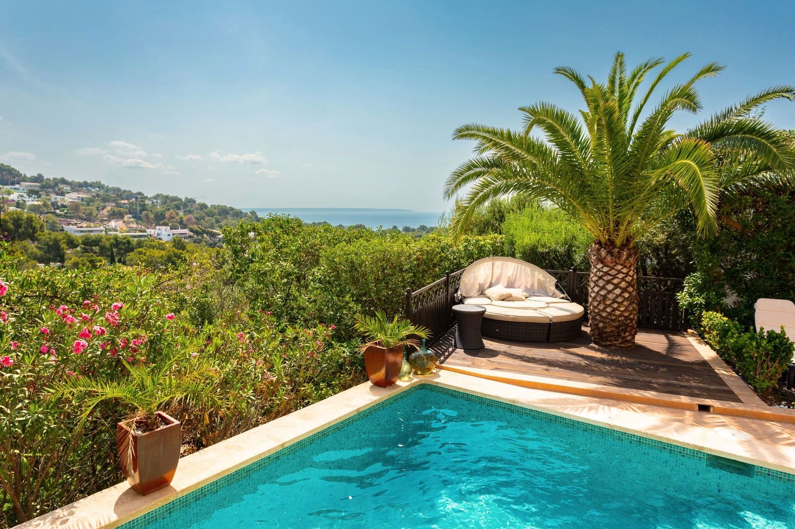 4 bedroom Villa for rent in Calvia with pool garage - € 9,950 (Ref: 9699221)