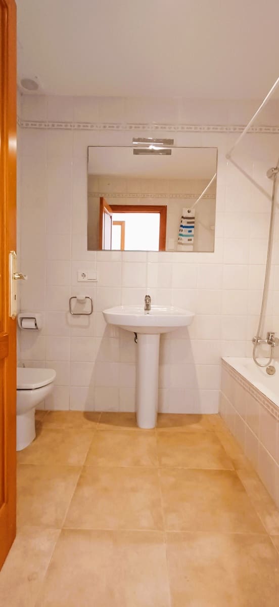 4 bedroom Apartment for rent in Palma de Mallorca - € 1,700 (Ref: 9723512)