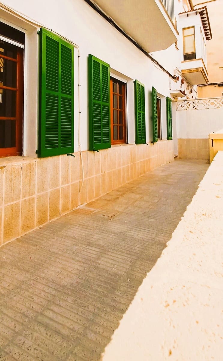 4 bedroom Apartment for rent in Palma de Mallorca - € 1,700 (Ref: 9723512)