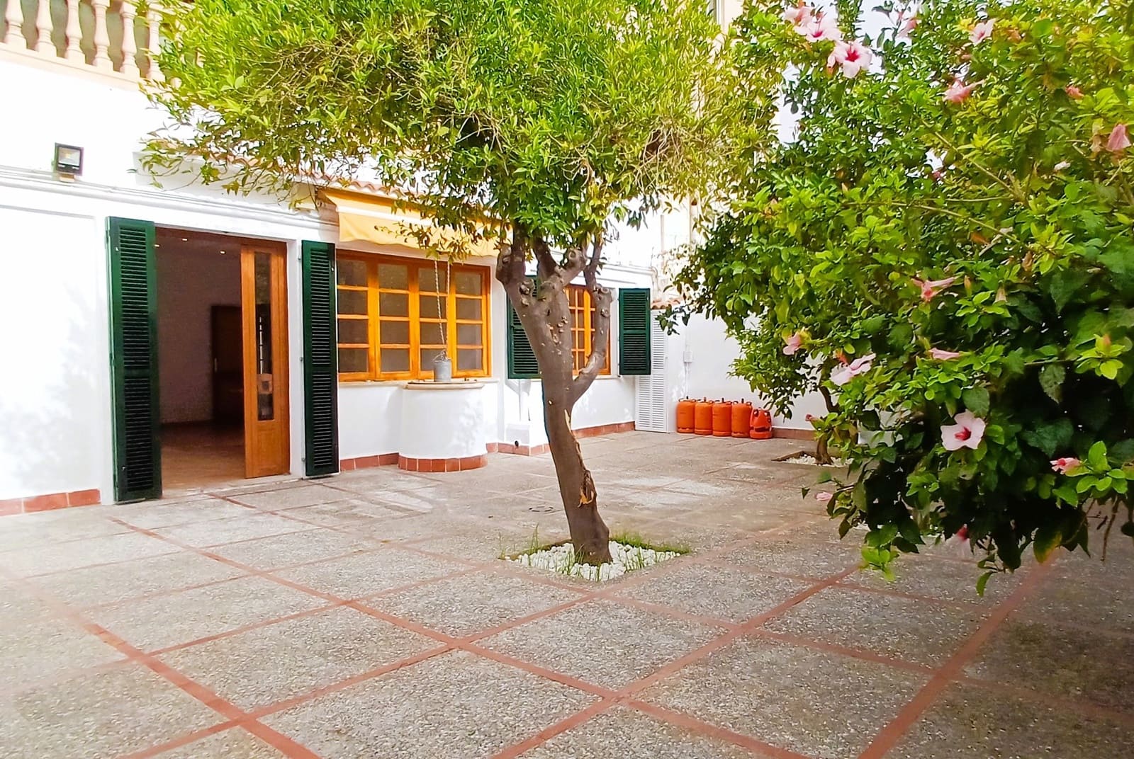 4 bedroom Apartment for rent in Palma de Mallorca - € 1,700 (Ref: 9723512)