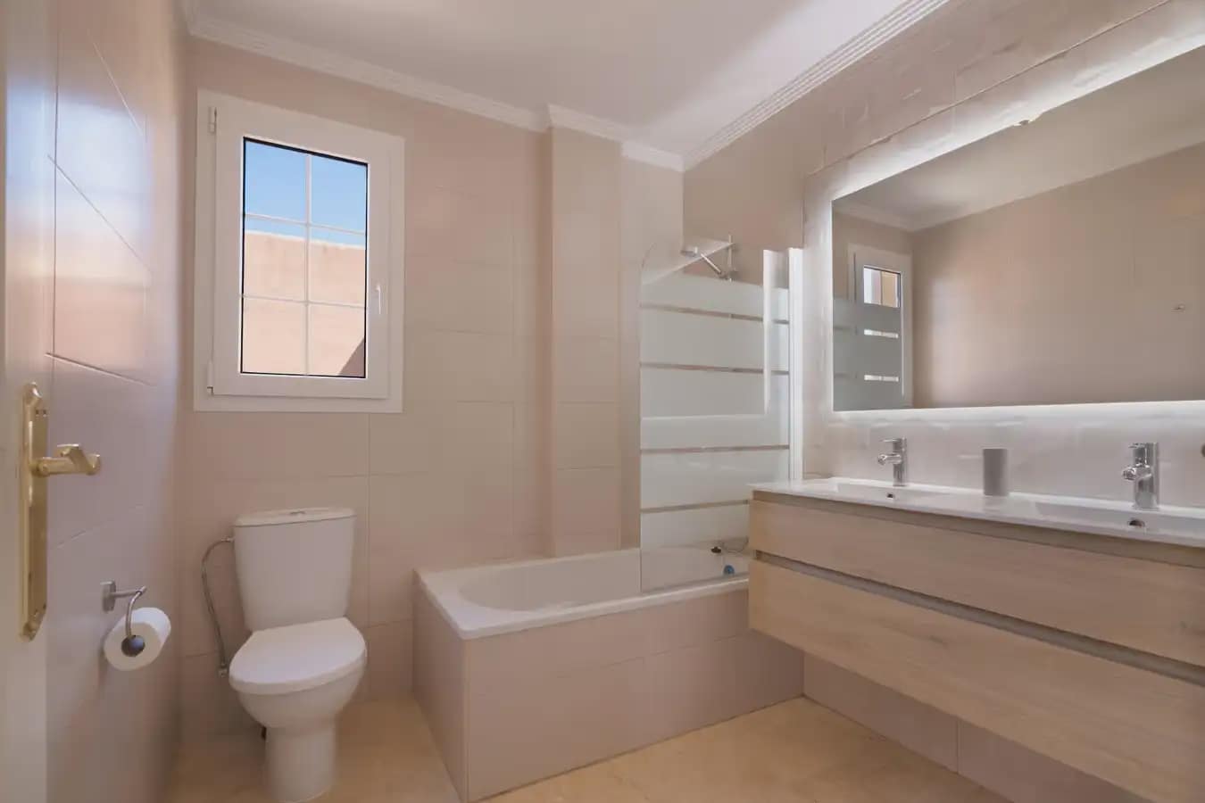 3 camera da letto Villa da affittare in Islantilla con piscina garage - 6.300 € (Rif: 9914037)
