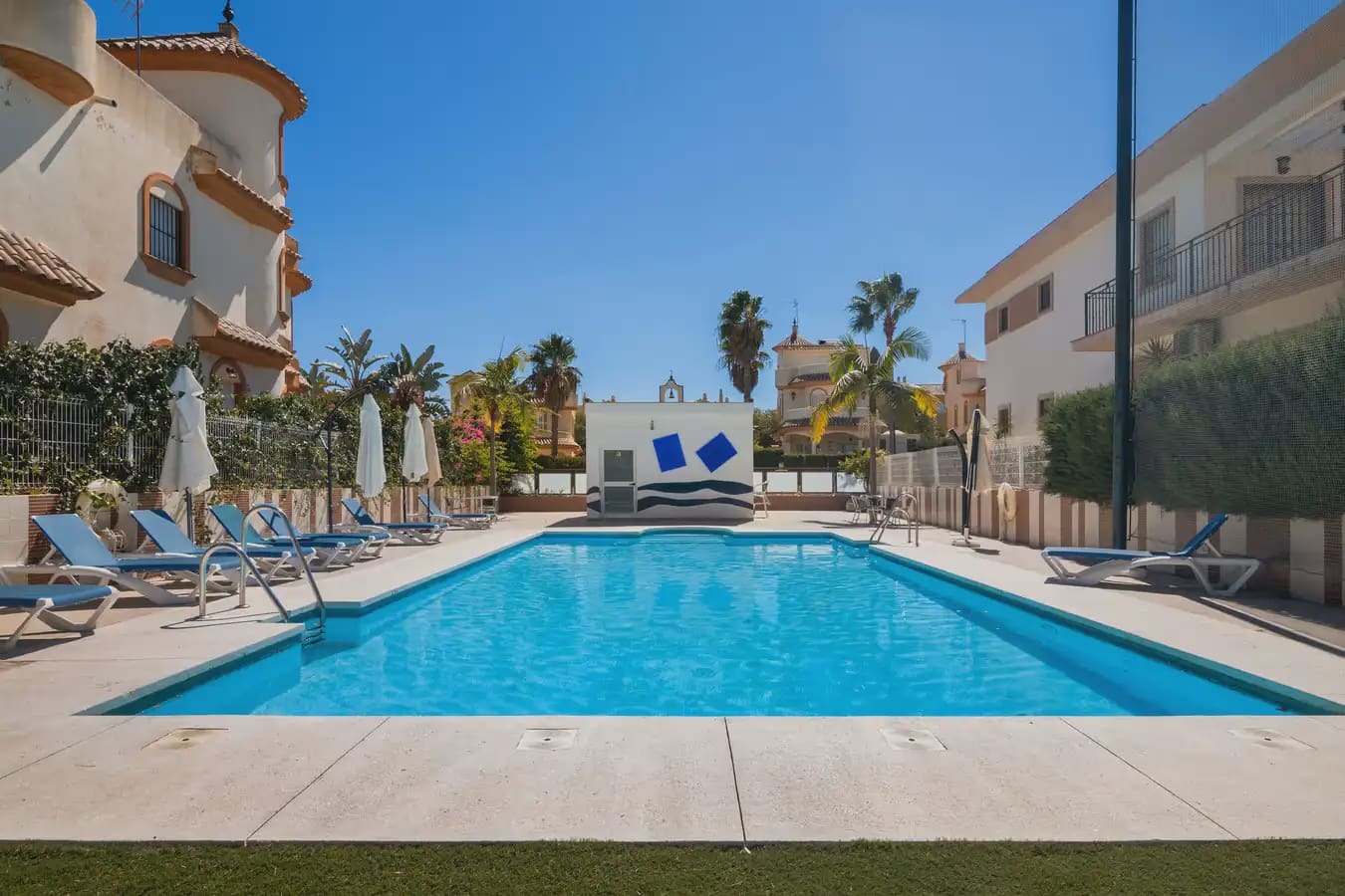 3 camera da letto Villa da affittare in Islantilla con piscina garage - 6.300 € (Rif: 9914037)