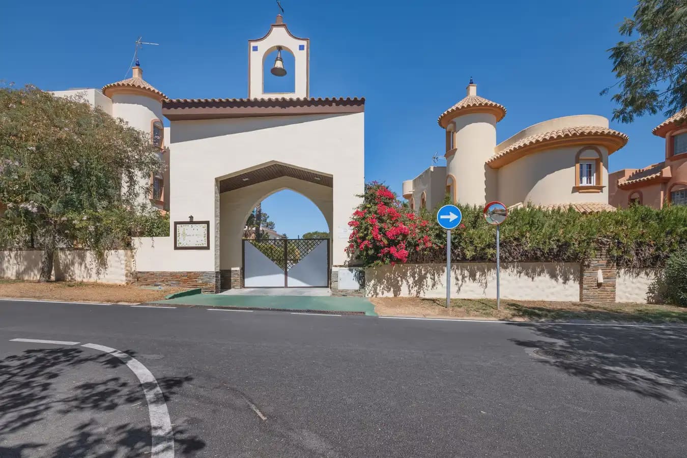 3 camera da letto Villa da affittare in Islantilla con piscina garage - 6.300 € (Rif: 9914037)