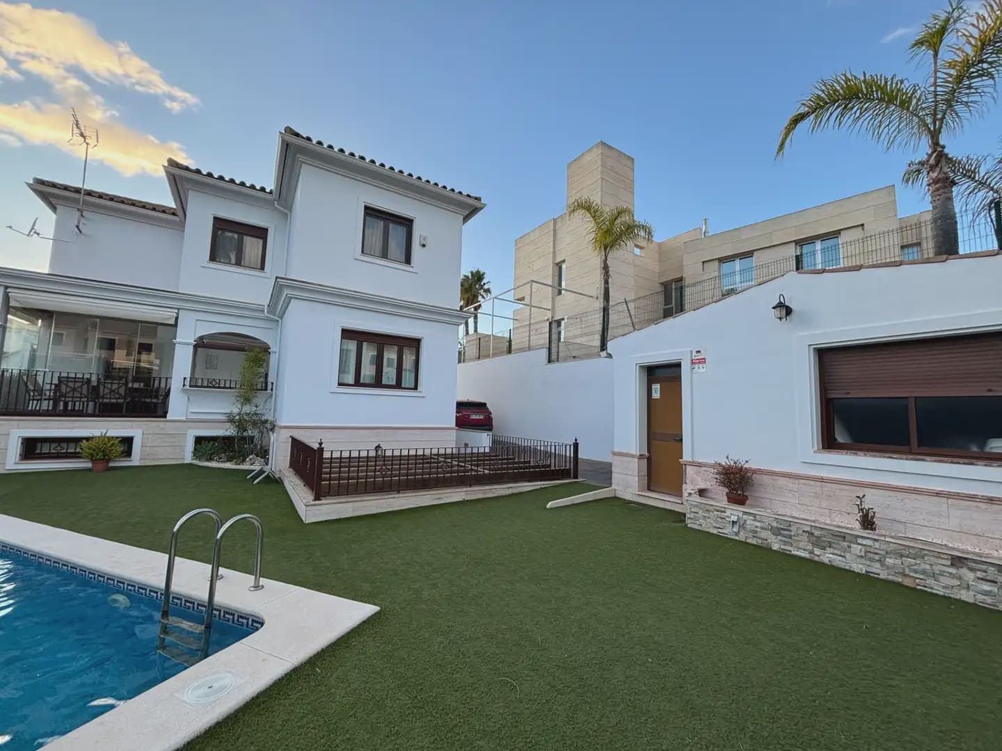 5 soverom Villa til salgs i Islantilla med svømmebasseng garasje - € 699 900 (Ref: 9914038)