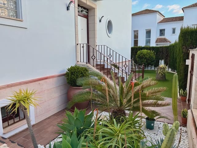5 soverom Villa til salgs i Islantilla, Isla Cristina med svømmebasseng garasje - € 699 900 (Ref: 9914038)