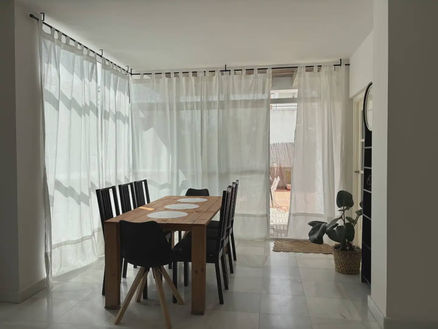 5 bedroom Semi-detached Villa for rent in Islantilla with pool garage - € 1,800 (Ref: 9914040)