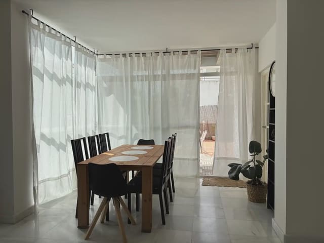 5 bedroom Semi-detached Villa for rent in Islantilla, Isla Cristina with pool garage - € 1,800 (Ref: 9914040)