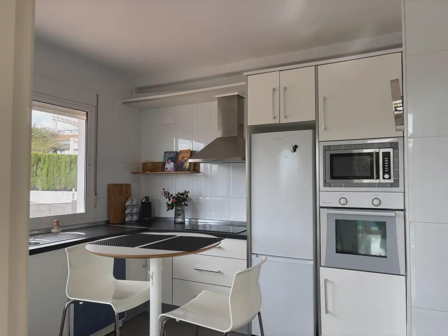 5 bedroom Semi-detached Villa for rent in Islantilla with pool garage - € 1,800 (Ref: 9914040)