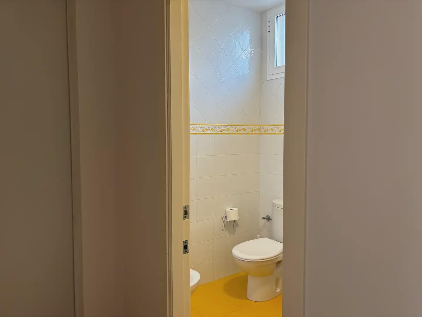 5 bedroom Semi-detached Villa for rent in Islantilla with pool garage - € 1,800 (Ref: 9914040)