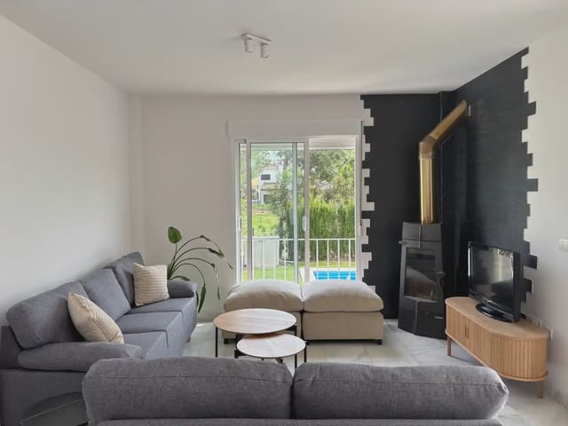 5 bedroom Semi-detached Villa for rent in Islantilla, Isla Cristina with pool garage - € 1,800 (Ref: 9914040)