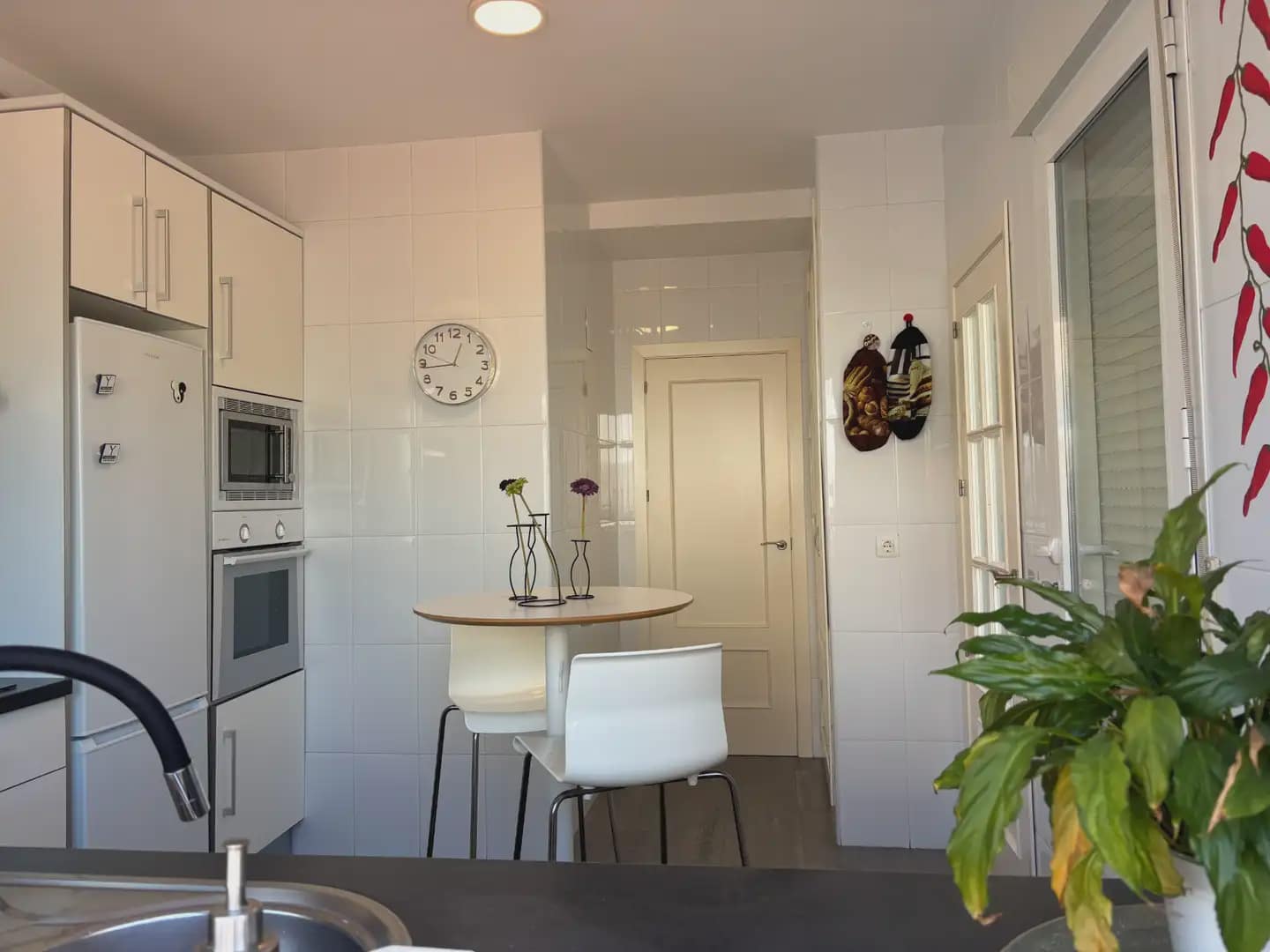 5 bedroom Semi-detached Villa for rent in Islantilla with pool garage - € 1,800 (Ref: 9914040)