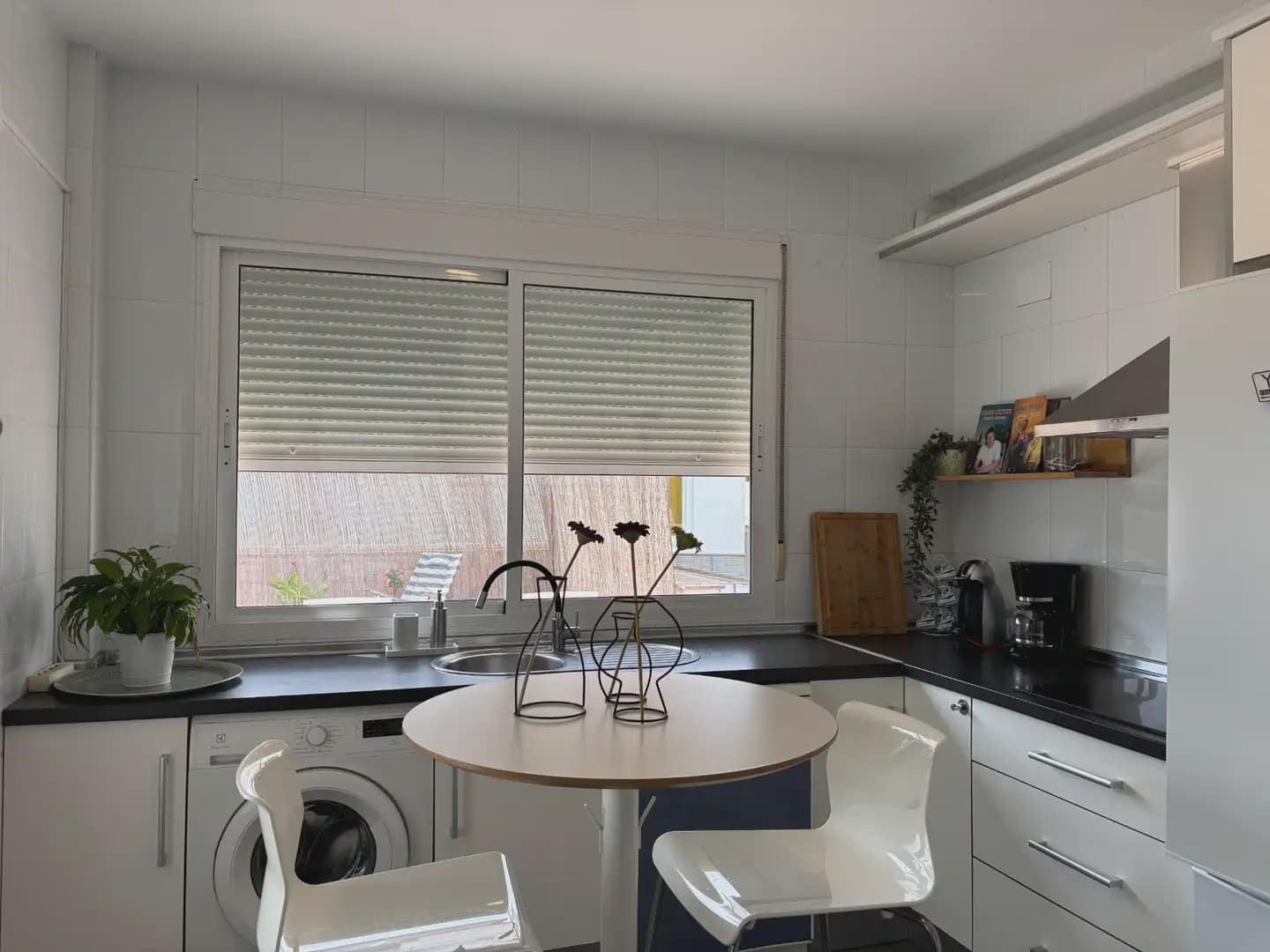 5 bedroom Semi-detached Villa for rent in Islantilla with pool garage - € 1,800 (Ref: 9914040)