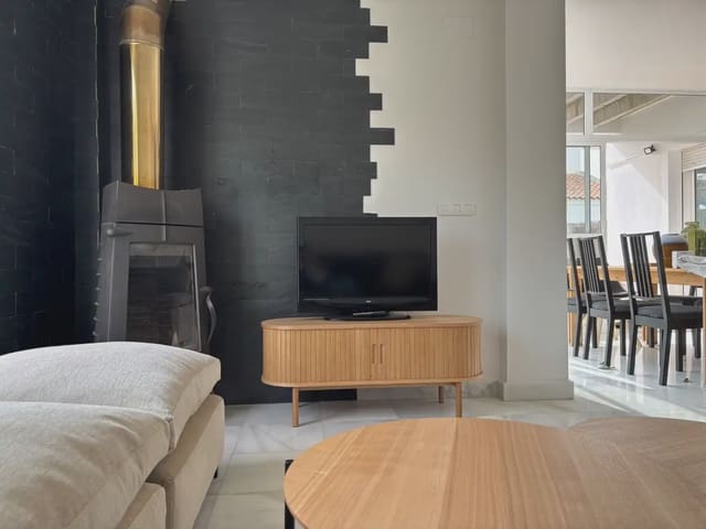 5 bedroom Semi-detached Villa for rent in Islantilla, Isla Cristina with pool garage - € 1,800 (Ref: 9914040)