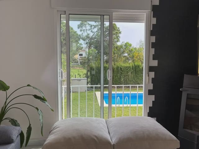 5 bedroom Semi-detached Villa for rent in Islantilla, Isla Cristina with pool garage - € 1,800 (Ref: 9914040)
