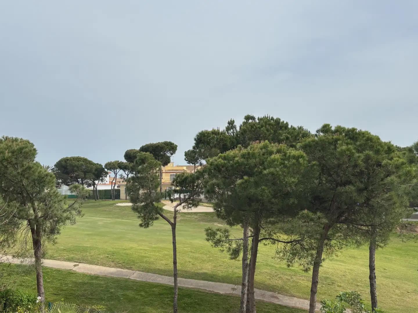 5 bedroom Semi-detached Villa for rent in Islantilla with pool garage - € 1,800 (Ref: 9914040)