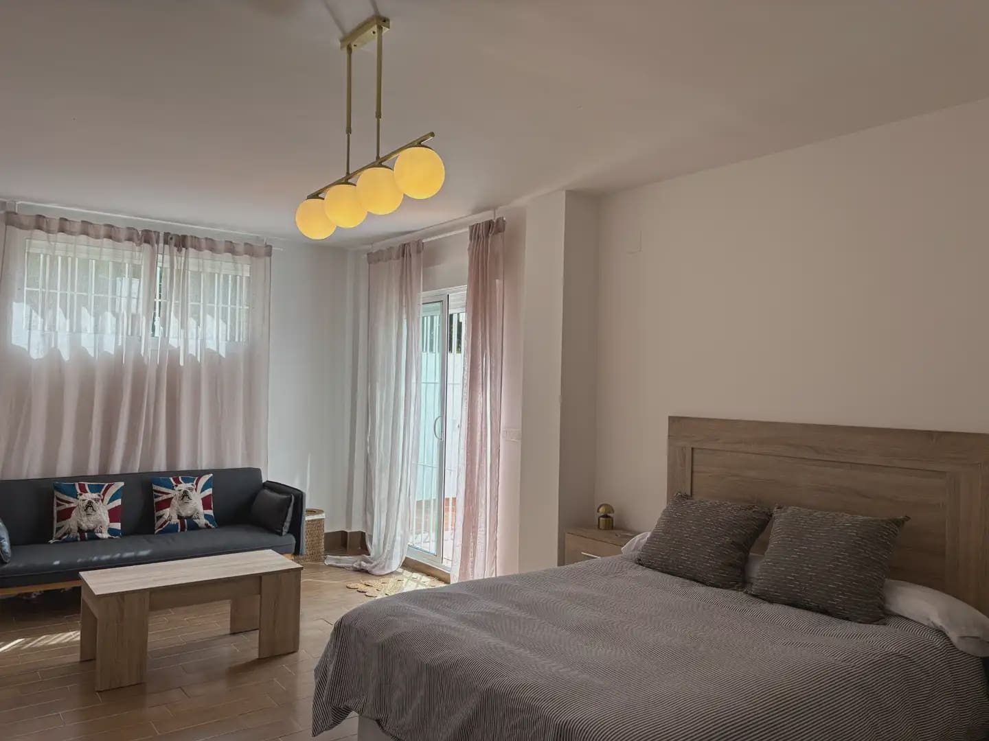 5 bedroom Semi-detached Villa for rent in Islantilla with pool garage - € 1,800 (Ref: 9914040)