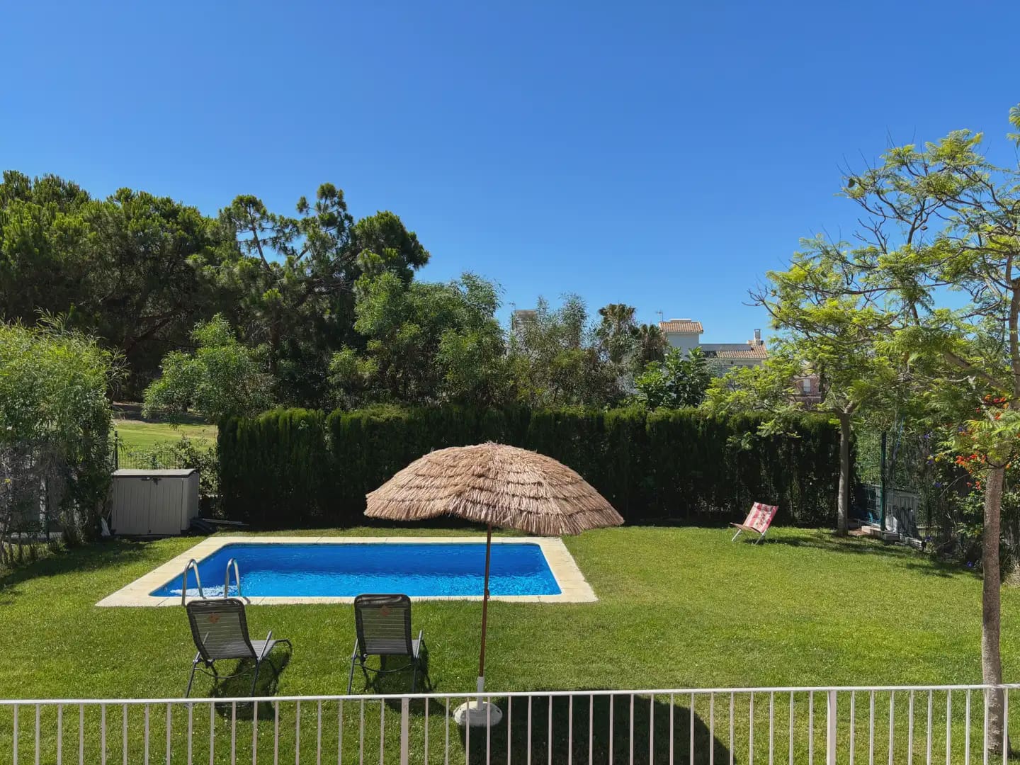 5 bedroom Semi-detached Villa for rent in Islantilla with pool garage - € 1,800 (Ref: 9914040)