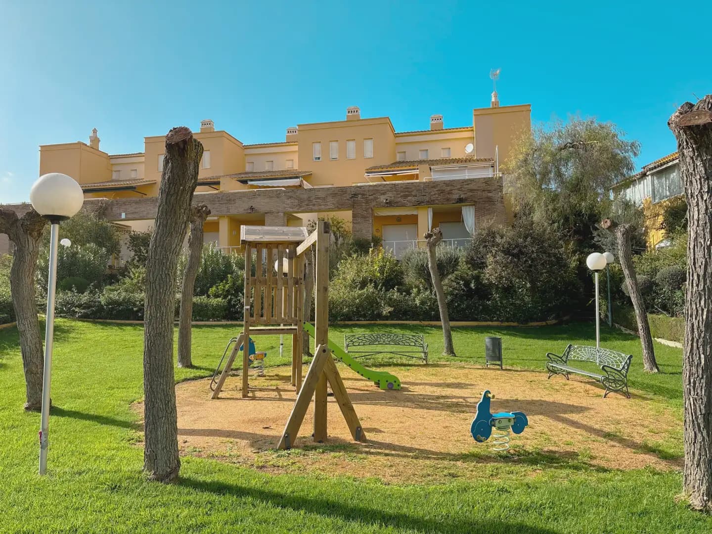 1 Zimmer Apartment zu vermieten in Islantilla mit Pool Garage - 1.250 € (Ref: 9914042)