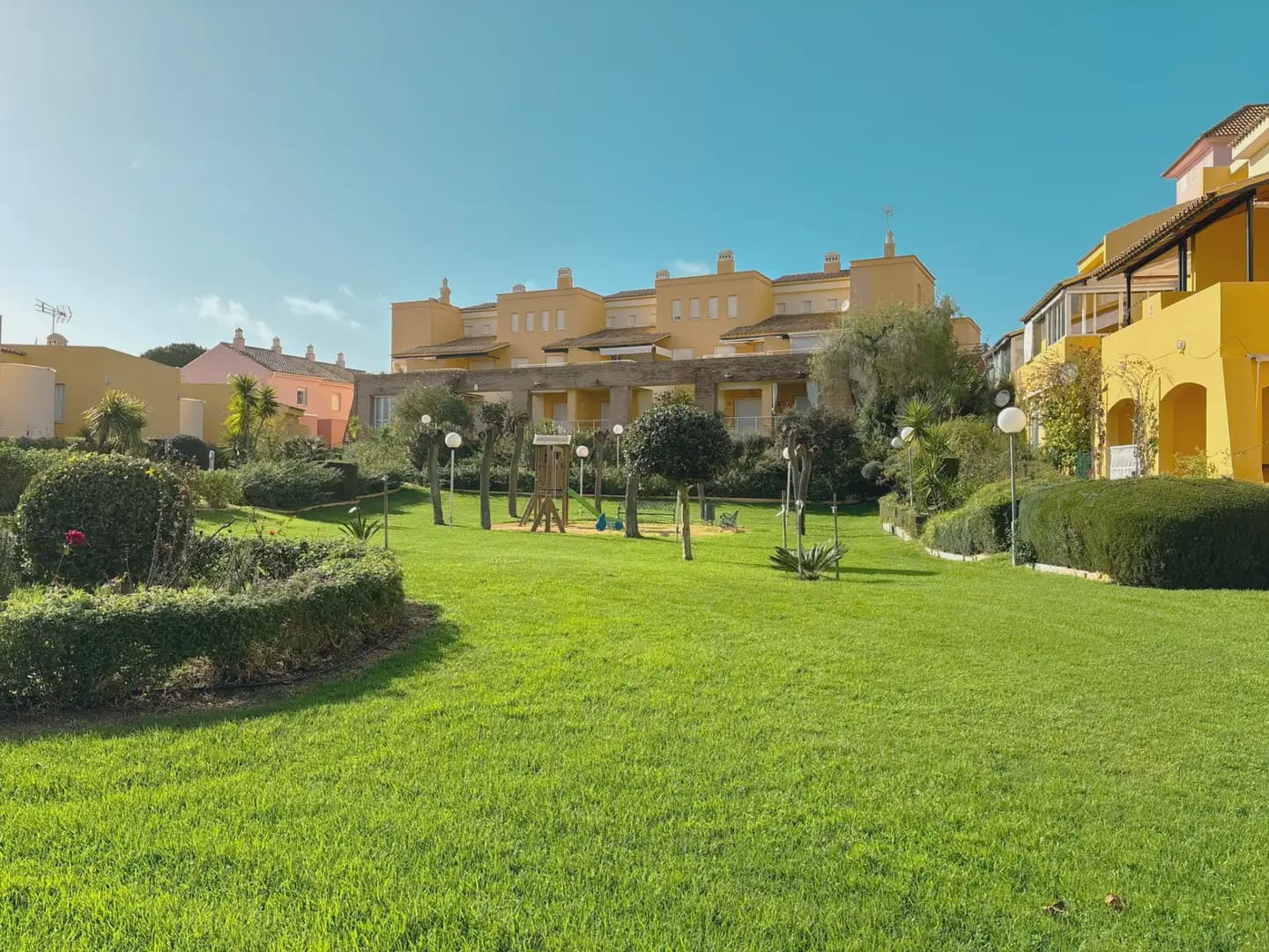 1 Zimmer Apartment zu vermieten in Islantilla mit Pool Garage - 1.250 € (Ref: 9914042)