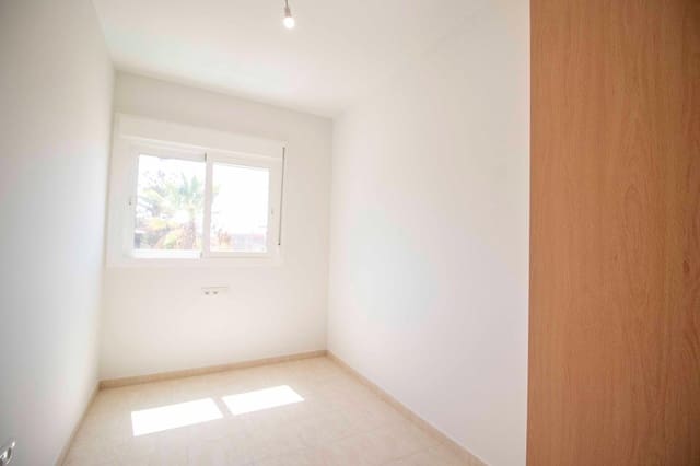 2 slaapkamer Flat te koop in Buzanada, Arona met garage - € 189.000 (Ref: 10059211)