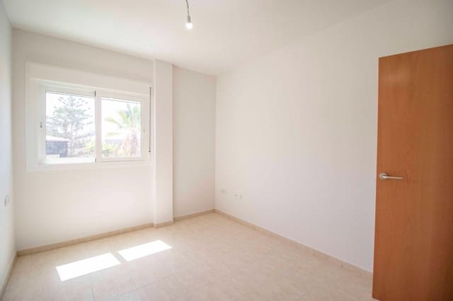 2 slaapkamer Flat te koop in Buzanada, Arona met garage - € 189.000 (Ref: 10059211)