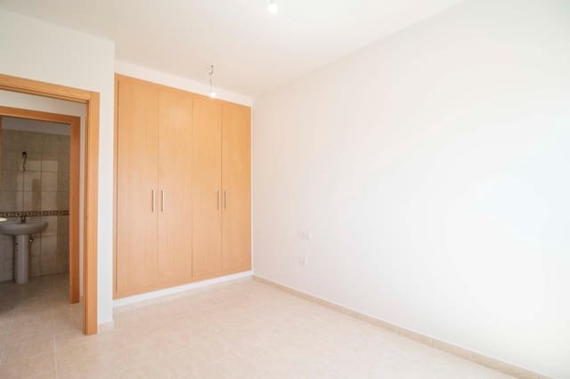 2 slaapkamer Flat te koop in Buzanada, Arona met garage - € 189.000 (Ref: 10059211)