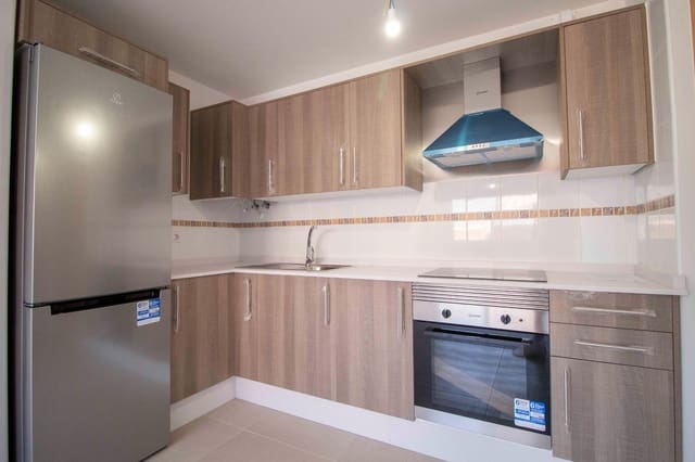 2 slaapkamer Flat te koop in Buzanada, Arona met garage - € 185.000 (Ref: 10059212)