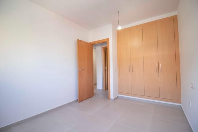 2 slaapkamer Flat te koop in Buzanada, Arona met garage - € 185.000 (Ref: 10059212)