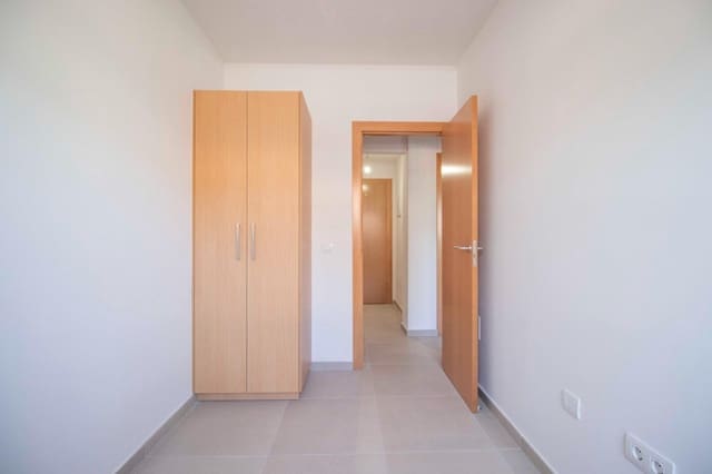 2 slaapkamer Flat te koop in Buzanada, Arona met garage - € 185.000 (Ref: 10059212)