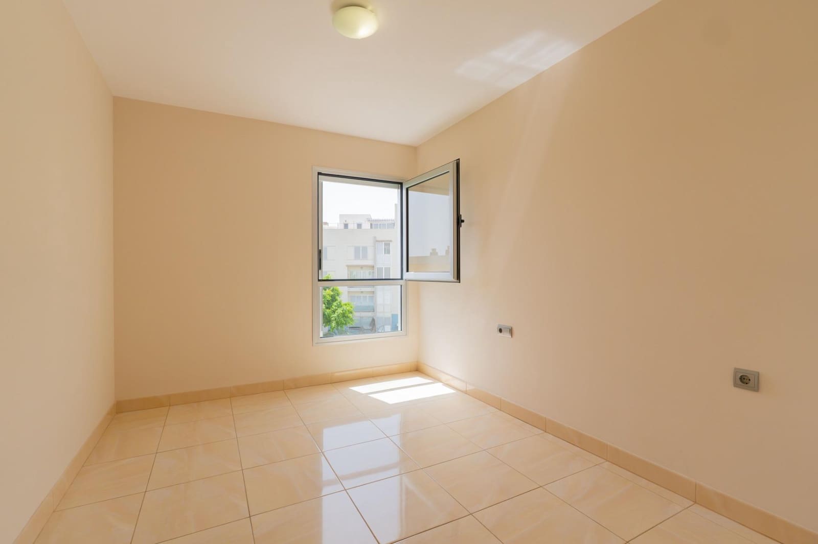 2 bedroom Flat for rent in Acoran with garage - € 1,100 (Ref: 10109774)