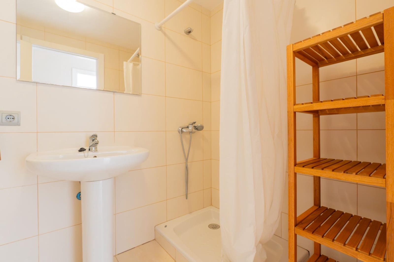 2 bedroom Flat for rent in Acoran with garage - € 1,100 (Ref: 10109774)