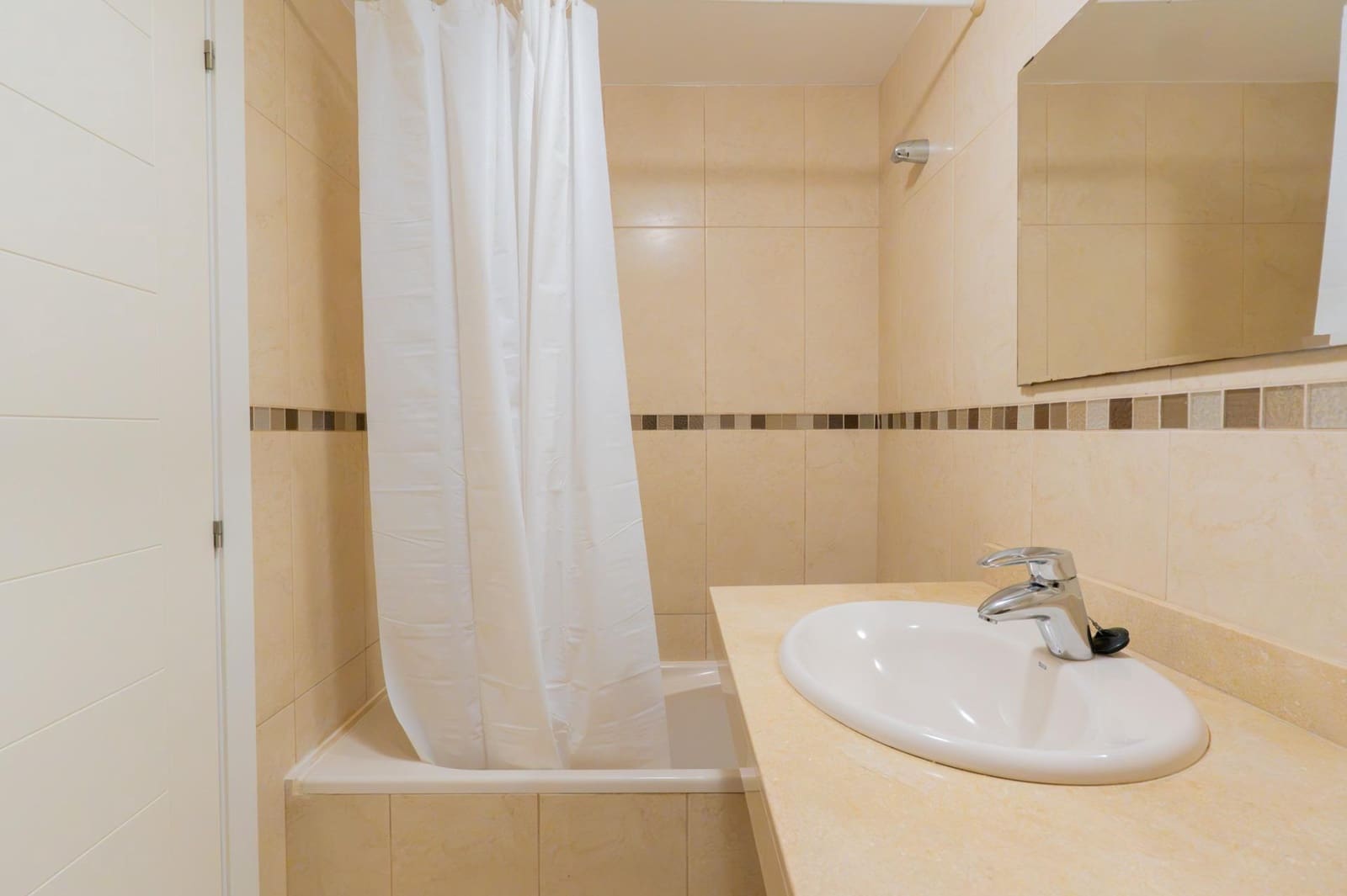 2 bedroom Flat for rent in Acoran with garage - € 1,100 (Ref: 10109774)